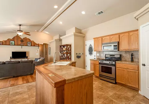 611 Valleybrook Dr, Redding, CA 96003 photo 2