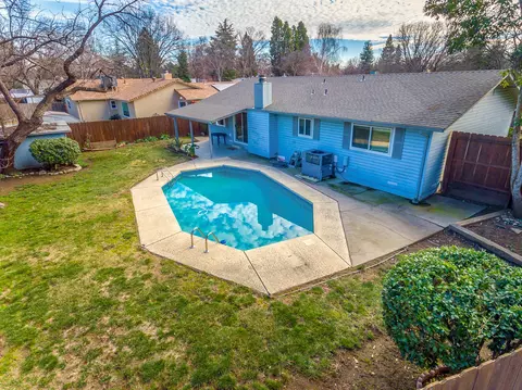 200 Newport Dr, Redding, CA 96001 photo 12
