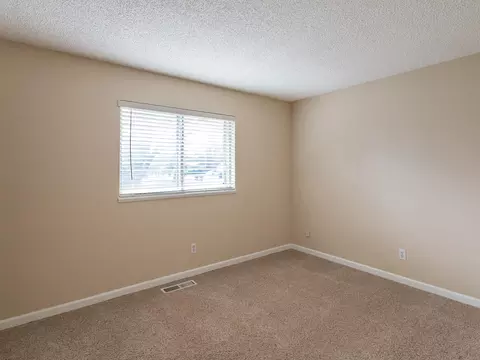 200 Newport Dr, Redding, CA 96001 photo 10