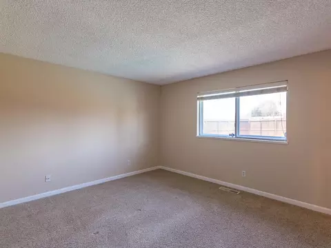 200 Newport Dr, Redding, CA 96001 photo 8