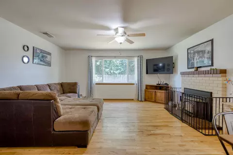 930 Shasta Ave, Red Bluff, CA 96080 photo 4
