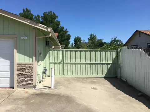 3615 Santa Rosa Way, Redding, CA 96003 photo 2
