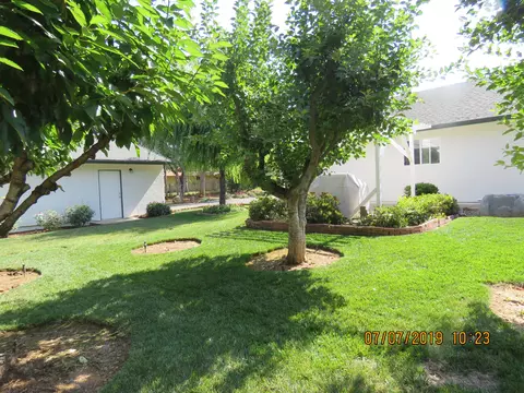 3224 Inverness St, Redding, CA 96003 photo 2