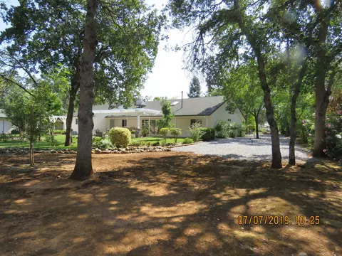 3224 Inverness St, Redding, CA 96003 photo 4