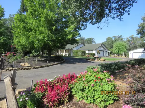 3224 Inverness St, Redding, CA 96003 photo 1