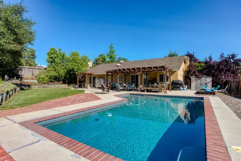 4988 Tralee Ln, Redding, CA 96001 photo 1