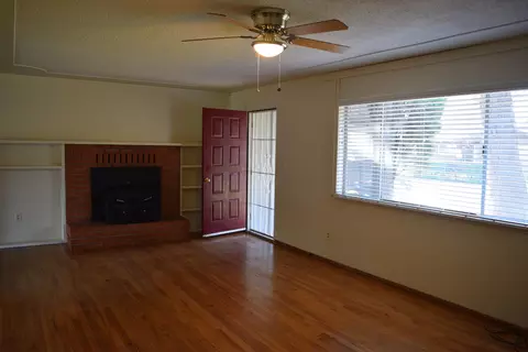 5055 Debbie Ln, Redding, CA 96002 photo 2