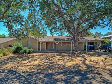 1677 Riviera Dr, Redding, CA 96001 photo 2