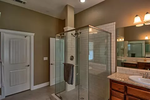 667 Mill Valley Pkwy, Redding, CA 96003 photo 22