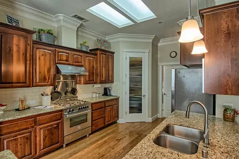 667 Mill Valley Pkwy, Redding, CA 96003 photo 8