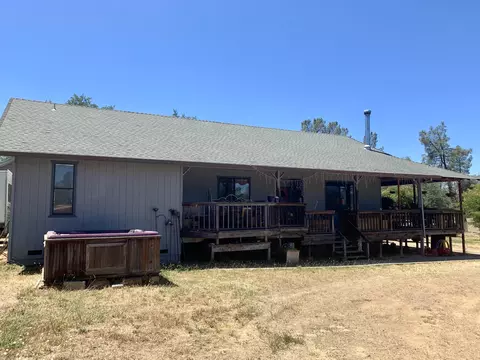 11852 Yosemite Dr, Redding, CA 96003 photo 1