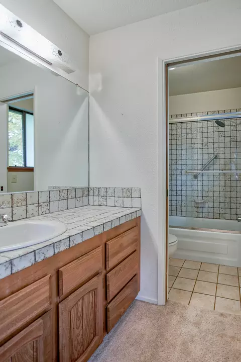 1273 Hawthorne Ave, Redding, CA 96002 photo 14