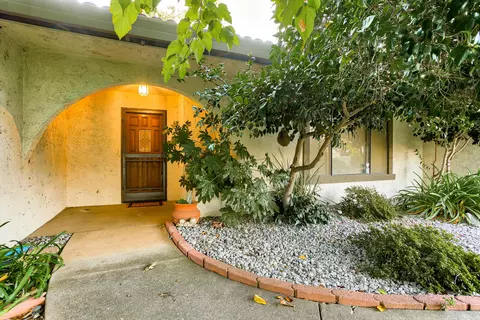 1273 Hawthorne Ave, Redding, CA 96002 photo 3