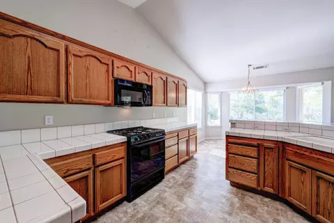2721 Dawnridge Dr, Redding, CA 96001 photo 8