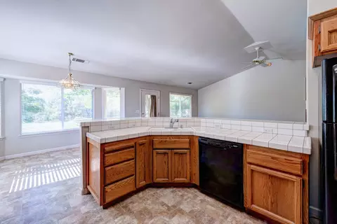 2721 Dawnridge Dr, Redding, CA 96001 photo 9