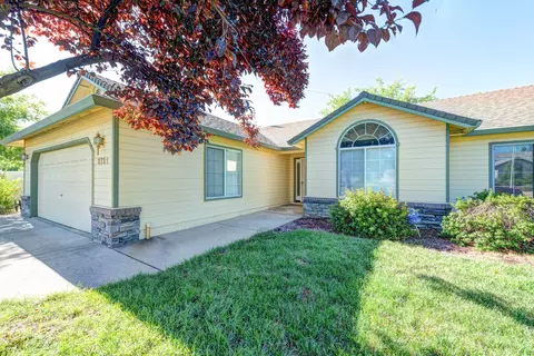 2721 Dawnridge Dr, Redding, CA 96001 photo 1