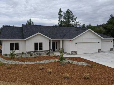 9055 Laurel Glen Dr, Redding, CA 96001 photo 1