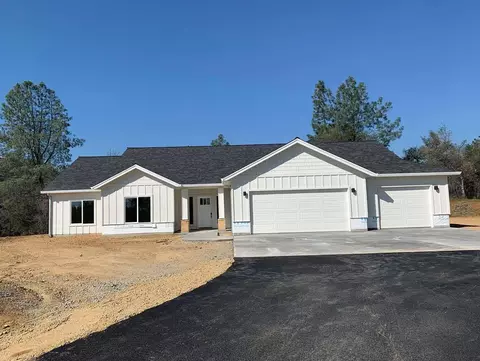 9055 Laurel Glen Dr, Redding, CA 96001 photo 3