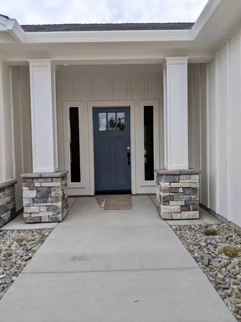 9055 Laurel Glen Dr, Redding, CA 96001 photo 2