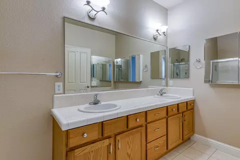 985 Domain Way, Redding, CA 96003 photo 16