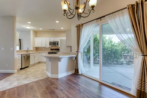 985 Domain Way, Redding, CA 96003 photo 9