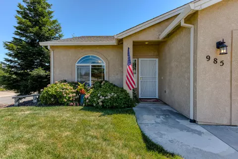 985 Domain Way, Redding, CA 96003 photo 2
