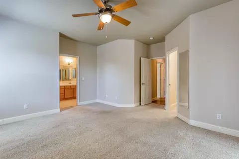 985 Domain Way, Redding, CA 96003 photo 14