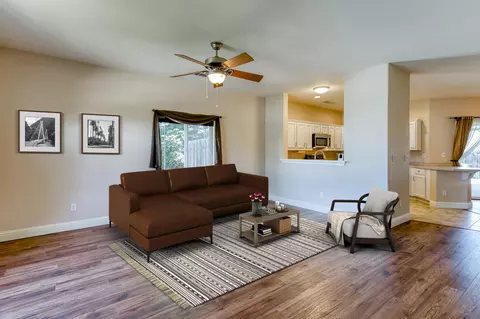 985 Domain Way, Redding, CA 96003 photo 5