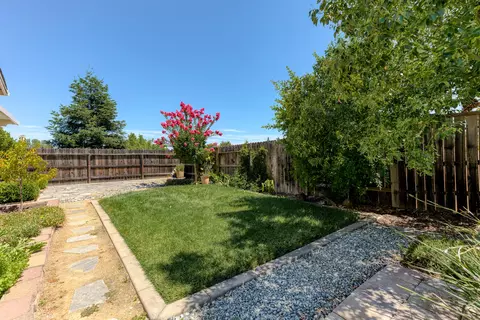 985 Domain Way, Redding, CA 96003 photo 23