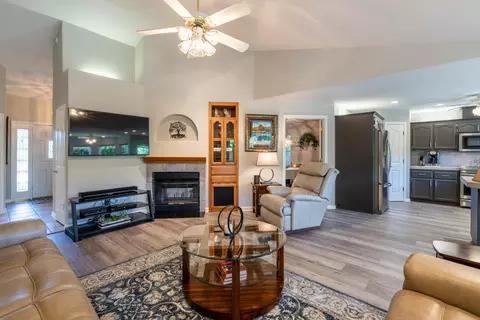 2255 Everest Dr, Redding, CA 96001 photo 9