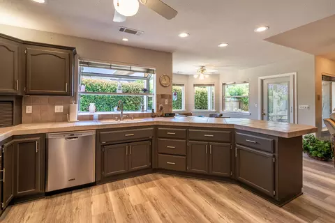 2255 Everest Dr, Redding, CA 96001 photo 3