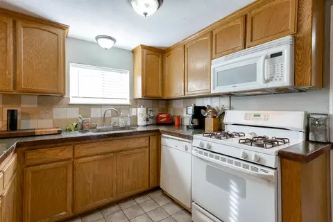 765 Locust St, Redding, CA 96001 photo 3