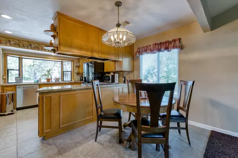 3879 Oro St, Redding, CA 96001 photo 9