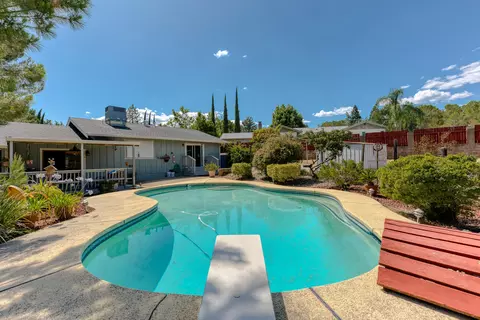 3879 Oro St, Redding, CA 96001 photo 1
