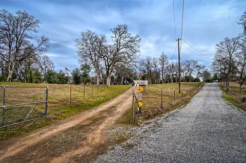 22350 Mirror Valley Ln, Redding, CA 96003 photo 2