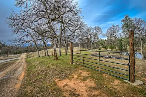 22350 Mirror Valley Ln, Redding, CA 96003 photo 3
