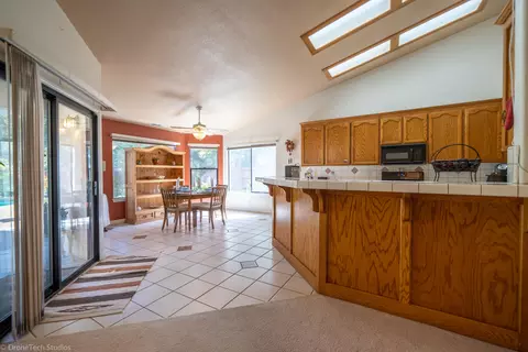 5922 Fairmont Dr, Redding, CA 96003 photo 10