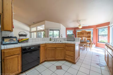 5922 Fairmont Dr, Redding, CA 96003 photo 14