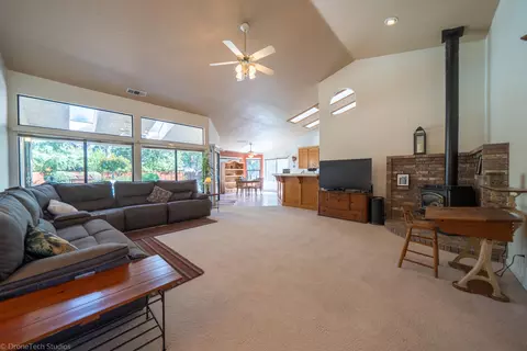 5922 Fairmont Dr, Redding, CA 96003 photo 6