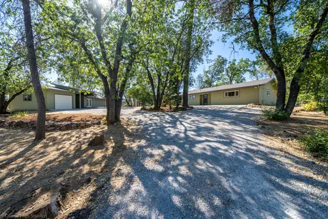 15939 Cindee Ln, Redding, CA 96001 photo 1