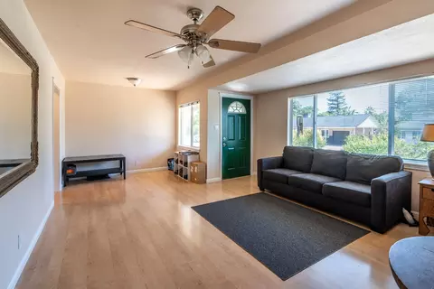1107 4th St, Redding, CA 96002 photo 4