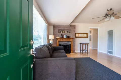 1107 4th St, Redding, CA 96002 photo 2