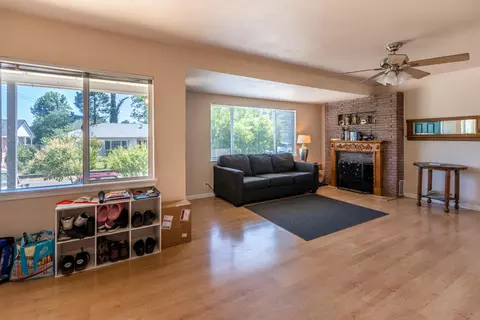 1107 4th St, Redding, CA 96002 photo 3