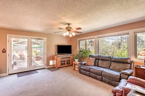 1946 Manchester Dr, Redding, CA 96002 photo 12