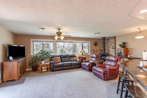 1946 Manchester Dr, Redding, CA 96002 photo 10