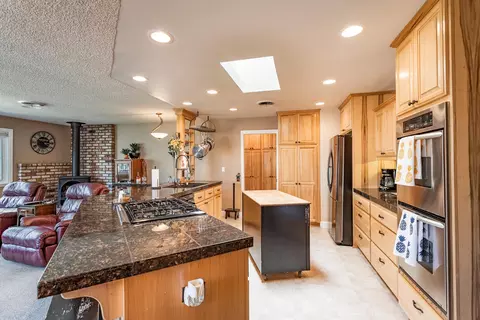 1946 Manchester Dr, Redding, CA 96002 photo 6