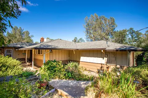 1946 Manchester Dr, Redding, CA 96002 photo 4