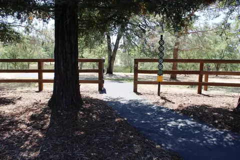 2154 Julian Ct, Redding, CA 96003 photo 2
