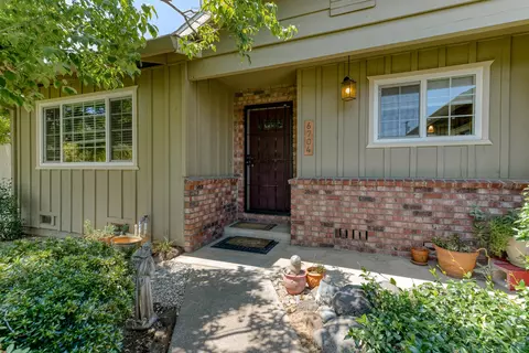 6704 Ferndale Dr, Redding, CA 96001 photo 4