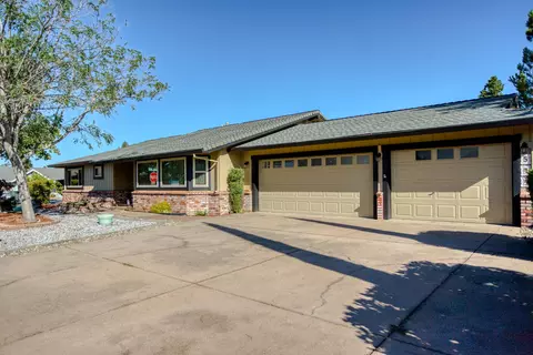 574 Collyer Dr, Redding, CA 96003 photo 4